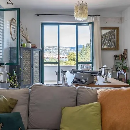 Surya Homestay szállás *
